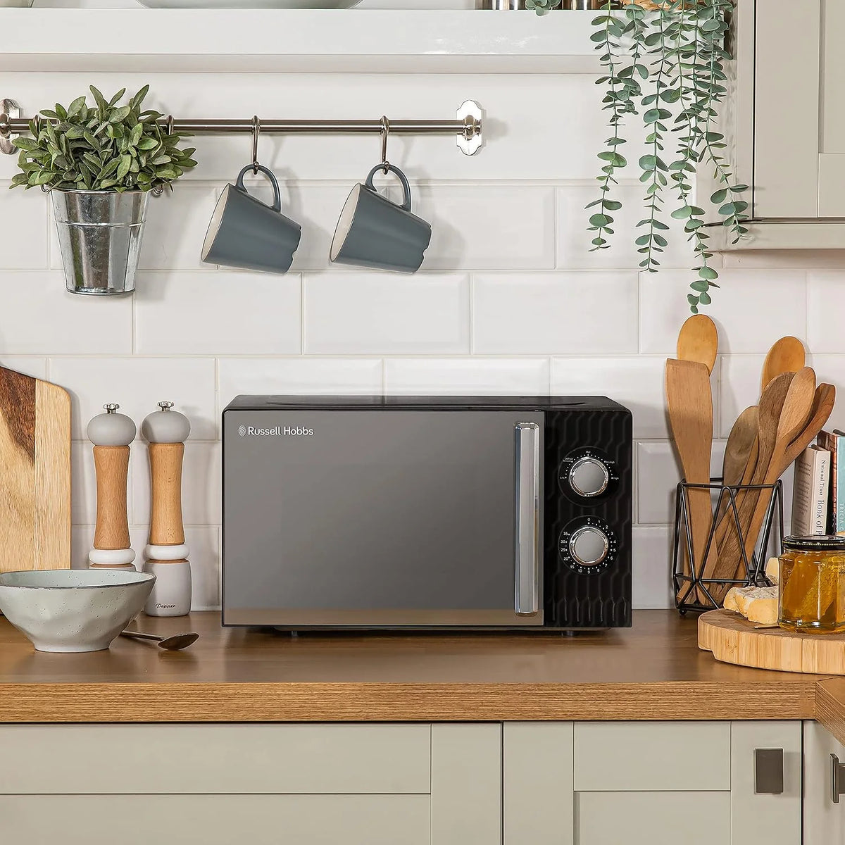 Russell Hobbs Honeycomb RHMM715B 17 l i 700 W ręczny kuchenka mikrofalowa, kolor czarny, z 5 poziomami mocy, wbudowanym timerem i funkcją rozmrażania.