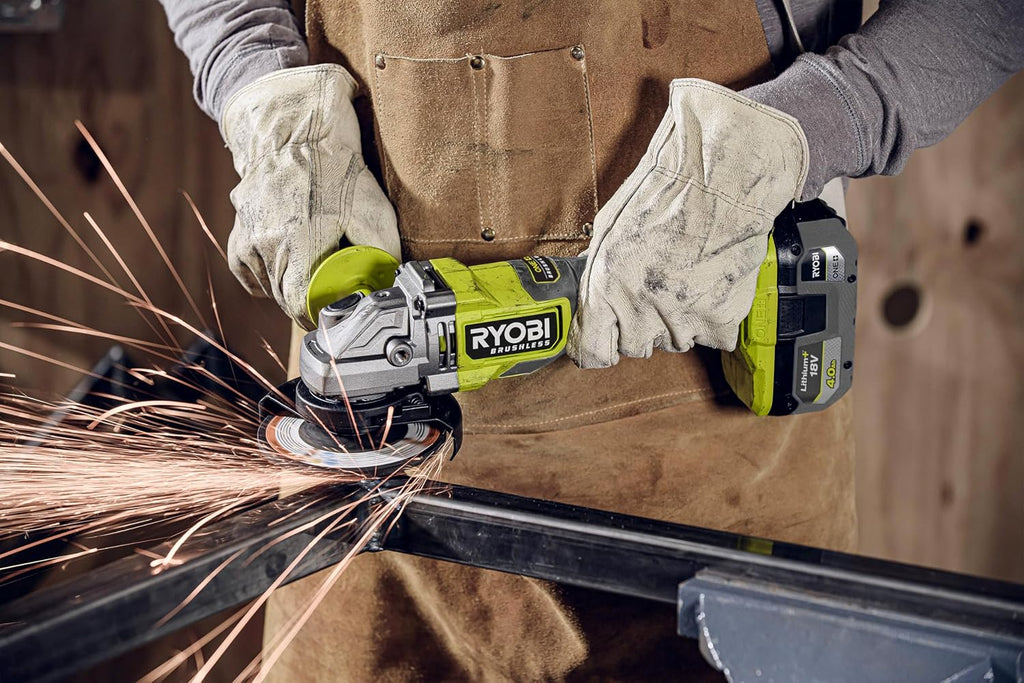 RYOBI - Szlifierka kątowa 2000 W śr. 230 mm - 6600 obr./min - uchwyt tylny obracany o 180° - Soft Start - Dostarczany z 1 metalową tarczą tnącą o średnicy 230 mm i 1 kluczem serwisowym - EAG2000-G