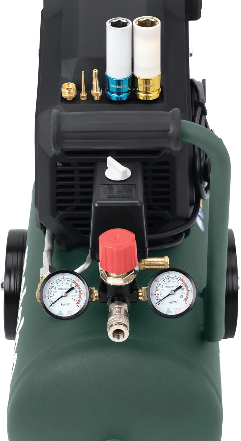 Metabo Mega 700-90 D kompresor (11 bar, 4 kW, ilość dostawy 450 l/min, rozmiar kotła 90 l, gumowane koła, kółka skrętne, akcesoria warsztatowe) 601522000