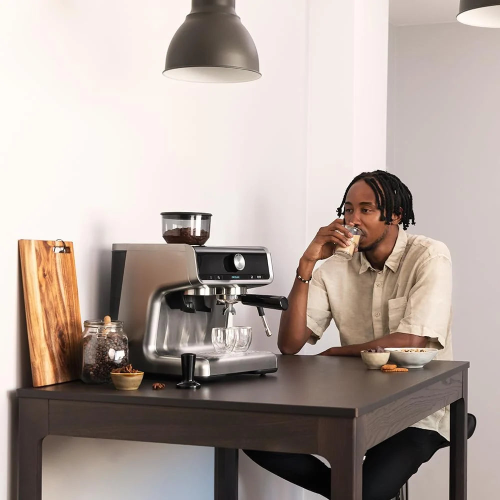 Cecotec Ekspres do kawy z podwójnym wyjściem Power Espresso 20 Barista Cream. 1550 W, 20 prętów, zbiornik na ziarna kawy 250g, młynek z 30 poziomami mielenia, termoblok, zbiornik na wodę 2.5 L