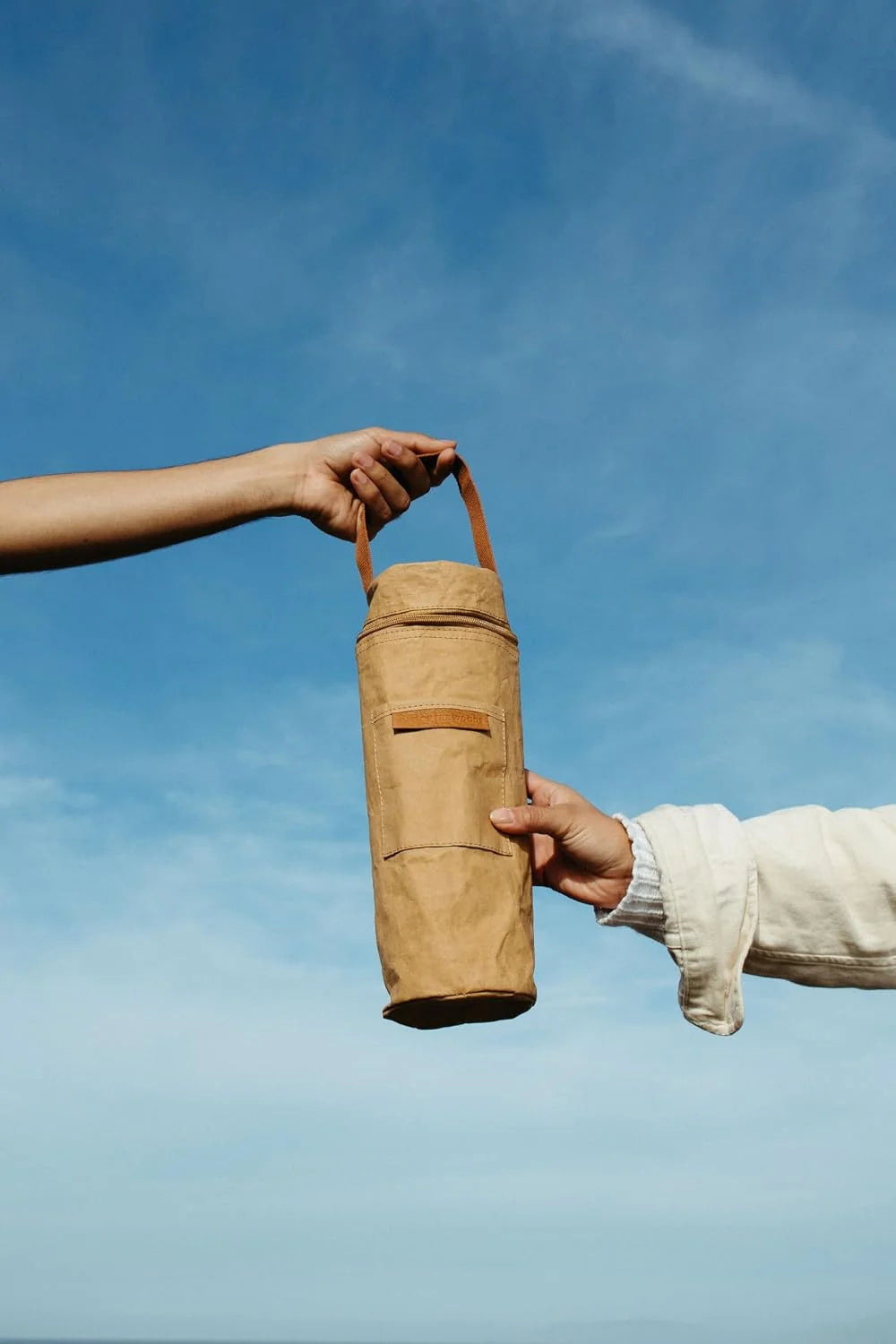 Out of the Woods Wine Valet – izolowana torba na wino – pojedynczy pojemnik na butelkę wina z uchwytem – lekka wegańska torba chłodząca na pojedyncze butelki wina – zrównoważony, wielokrotnego użytku pojedynczy schładzacz do wina