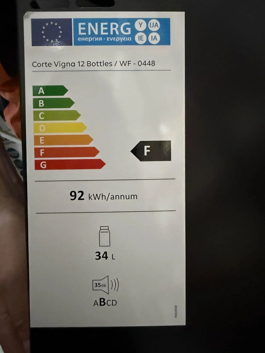 Wintem Cicha chłodziarka do wina 12 butelek 65 W - mini lodówka do napojów i wina z wyświetlaczem LED - regulacja temperatury 12-18°C, automatyczna przeróbka - 35 l czarna szafka na wino