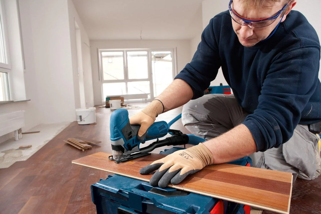 Bosch Professional Wyrzynarka GST 90 BE (w zestawie klucz imbusowy SW 5, 1 x brzeszczot do wyrzynarki T 144 D, zestaw do odsysania, walizka rzemieślnicza)