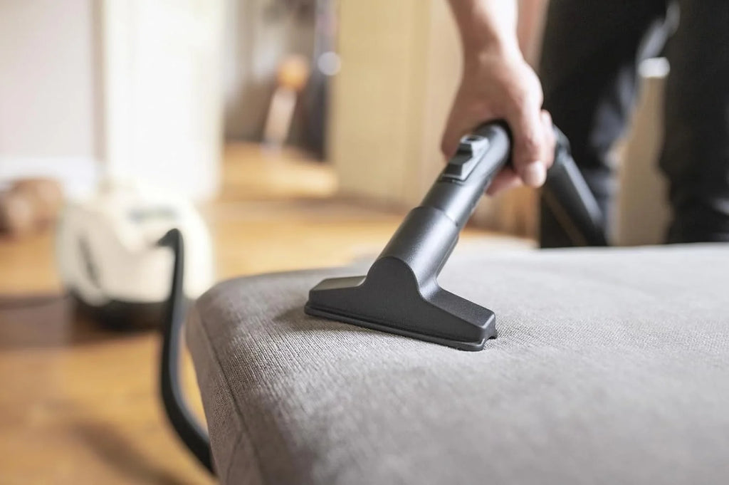 Kärcher DS 6 Odkurzacz z filtrem wodnym, moc: 650 W, promień działania: 10,2 m, waga: 7,5 kg, filtr HEPA 13, przełączana dysza podłogowa, dysza szczelinowa, dysza do tapicerki