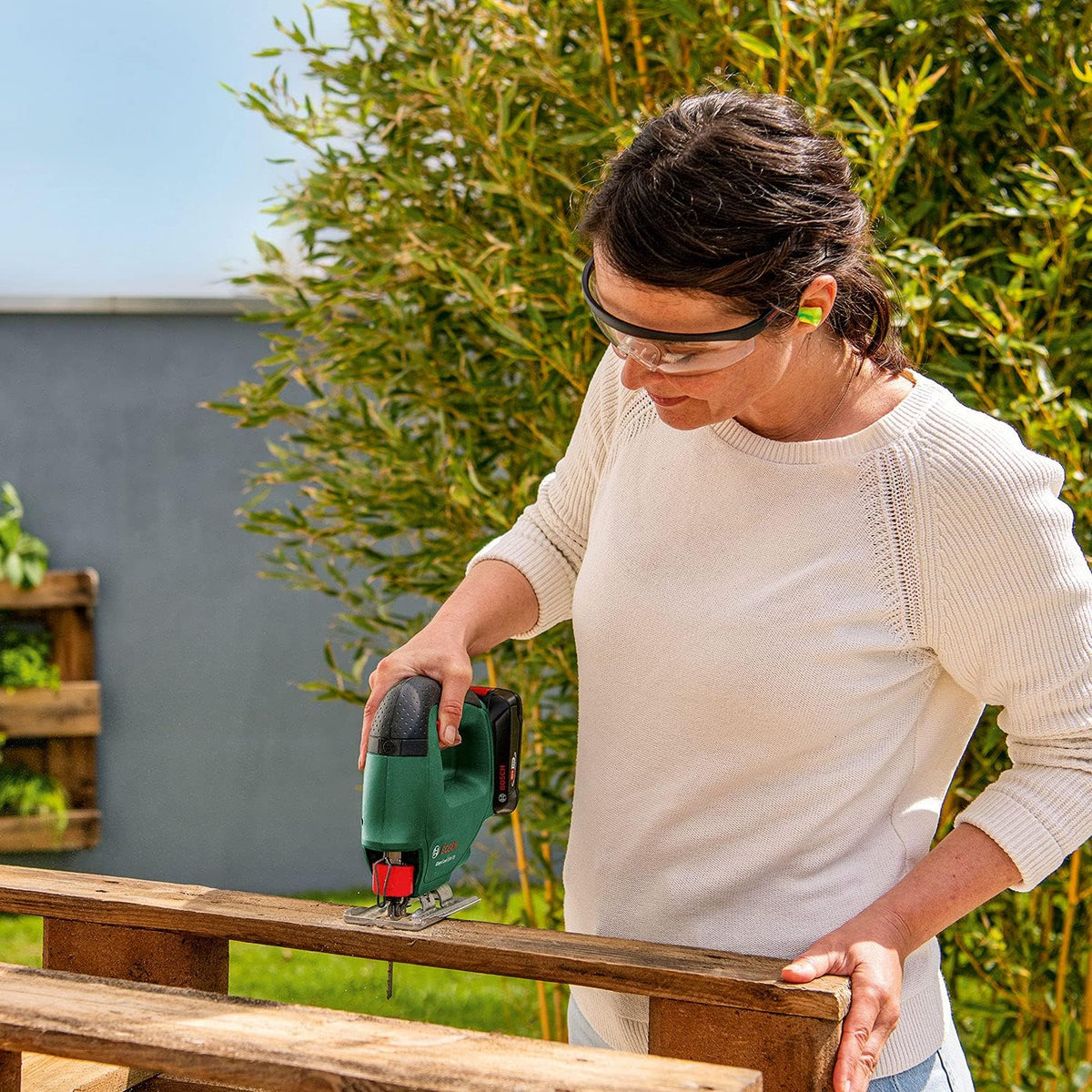 Bosch EasySaw akumulatorowa wyrzynarka 18V-70 (akumulator 2,0 Ah, system 18 V, z 1 brzeszczotem do wyrzynarki, ładowarka AL 18 V-20, w kartonie)