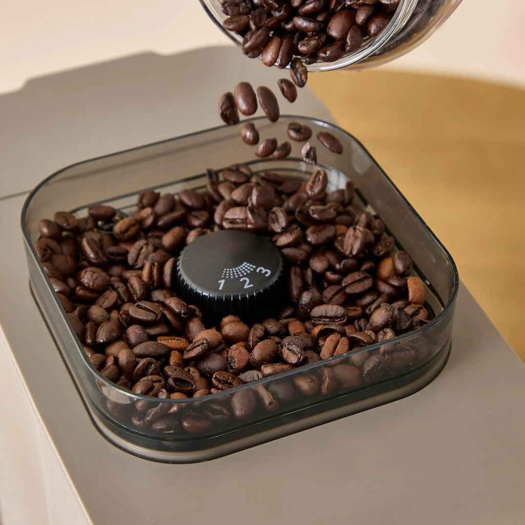 Krups Coffee Crush SA402AE0 Ekspres do kawy ciśnieniowy kolbowy z młynkiem, młynek ze stali nierdzewnej, tylko 15 cm szerokości, inteligentny panel sterowania, ciśnienie 15 barów