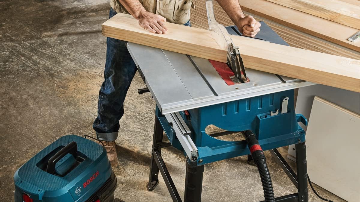 Bosch Professional: stołowa piła tarczowa GTS 254 (1 800 W, średnica tarczy pilarskiej 254 mm, prędkość obrotowa bez obciążenia 4 300 obr./min)