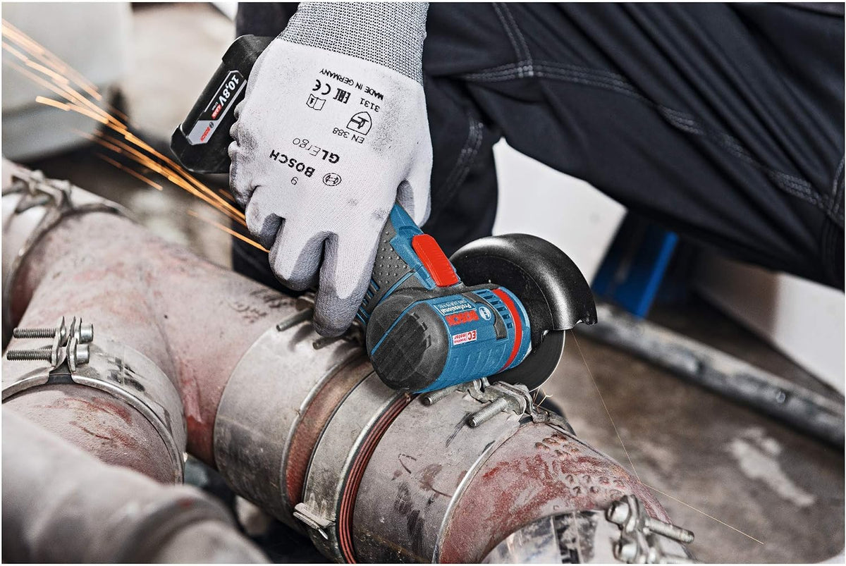 Bosch Professional system 12V: akumulatorowa szlifierka kątowa GWS 12V-76 (3 tarcze tnące, Ø tarczy: 76 mm, walizka L-BOXX)