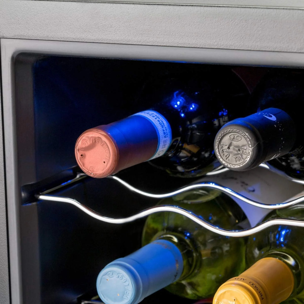 Wintem Cicha chłodziarka do wina 12 butelek 65 W - mini lodówka do napojów i wina z wyświetlaczem LED - regulacja temperatury 12-18°C, automatyczna przeróbka - 35 l czarna szafka na wino