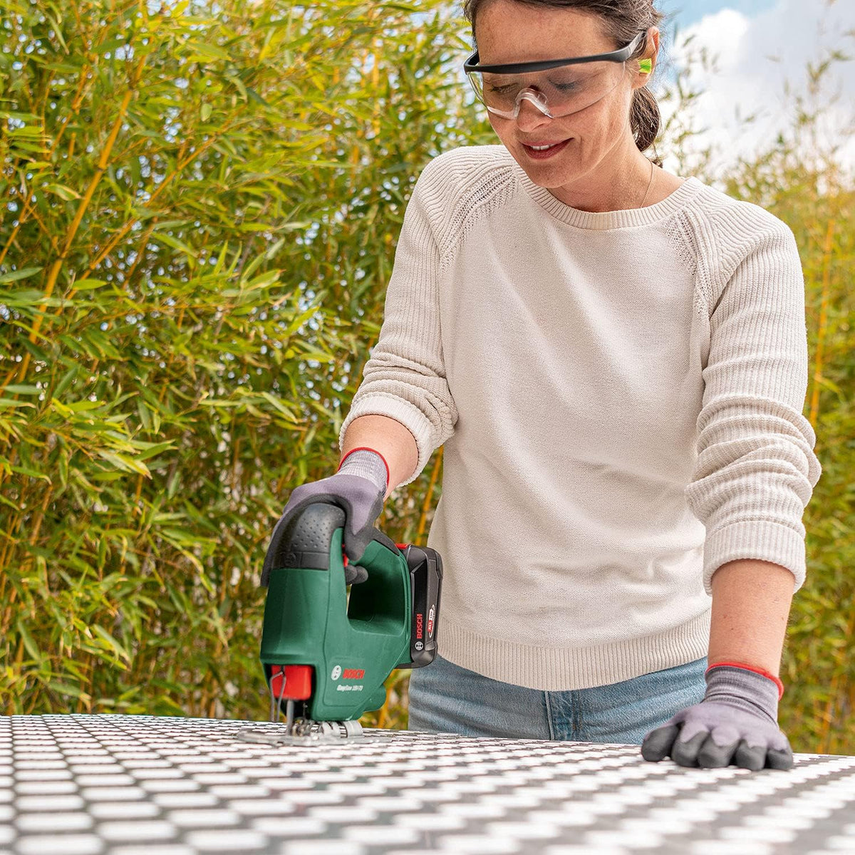 Bosch EasySaw akumulatorowa wyrzynarka 18V-70 (akumulator 2,0 Ah, system 18 V, z 1 brzeszczotem do wyrzynarki, ładowarka AL 18 V-20, w kartonie)