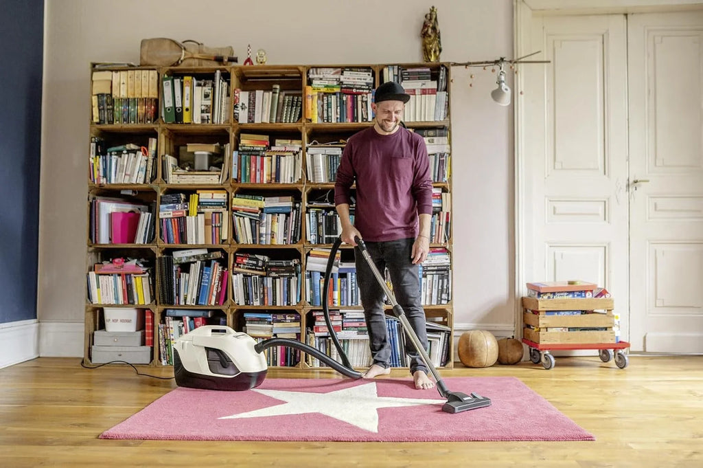 Kärcher DS 6 Odkurzacz z filtrem wodnym, moc: 650 W, promień działania: 10,2 m, waga: 7,5 kg, filtr HEPA 13, przełączana dysza podłogowa, dysza szczelinowa, dysza do tapicerki