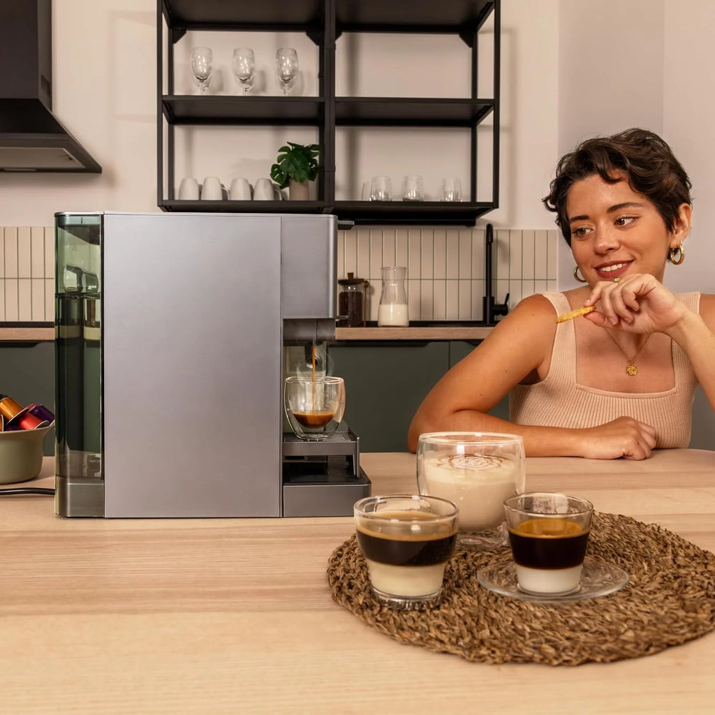Cecotec Ekspres do kawy espresso, ekspres do kawy FreeStyle Latte T. 1350 W, 20 bar, zbiornik na wodę 1,6 l i 400 ml mleka, kompatybilny z kawą mieloną, Dolce Gusto, Nespresso i K-Fee