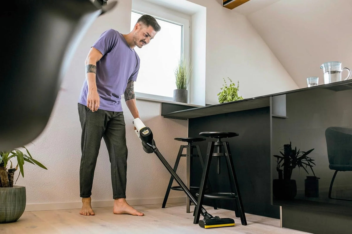 Kärcher Odkurzacz akumulatorowy VC 4 Cordless myHome, 2 poziomy ssania, czas pracy: do 30 min, waga: 2,3 kg, akumulator, ładowarka, uchwyt ścienny, ssawka do podłóg i szczelin, szczotka do kurzu
