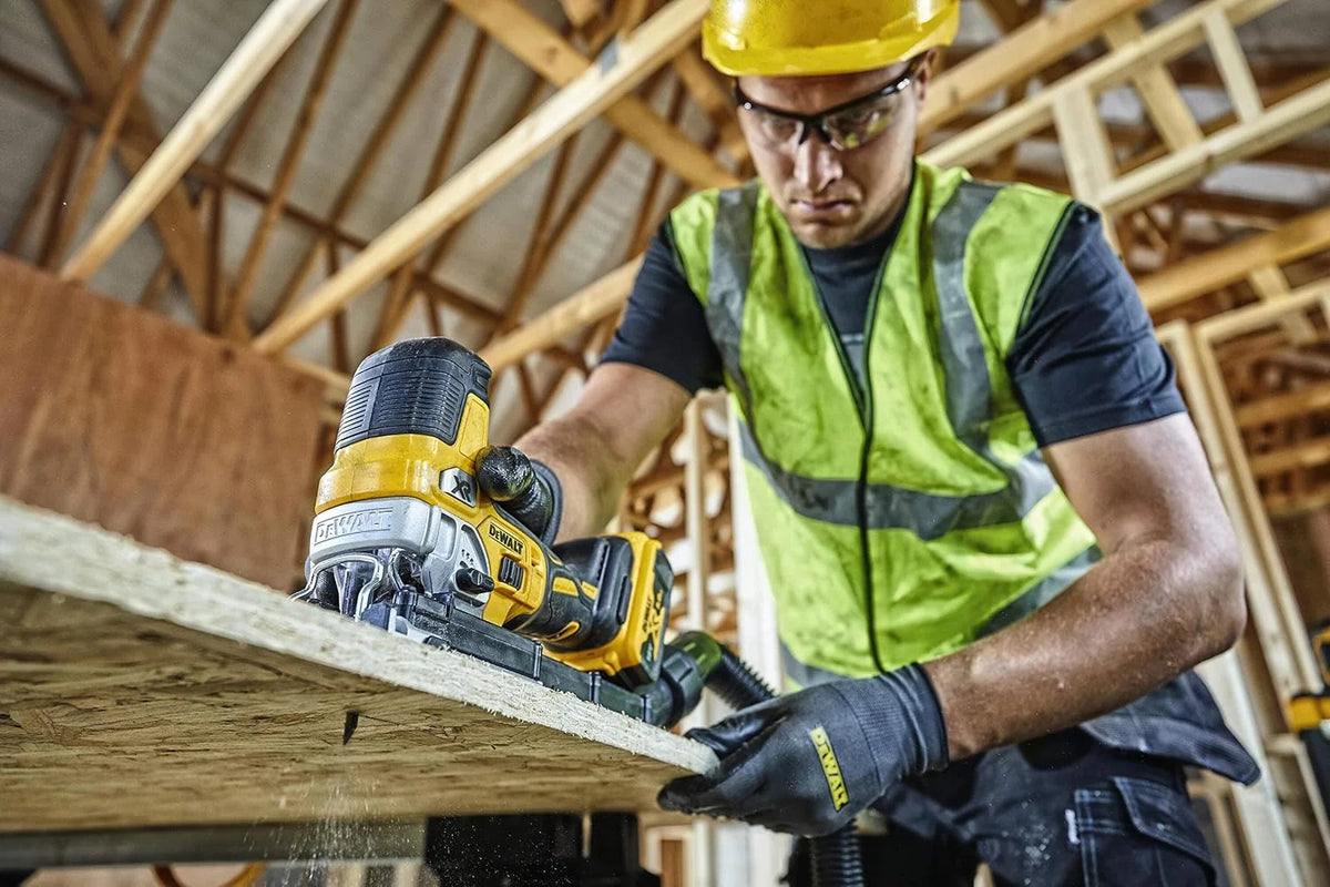 Wyrzynarka 18,0V Głębokość Cięcia 135mm 2x5Ah TSTAK DCS335P2 DeWalt