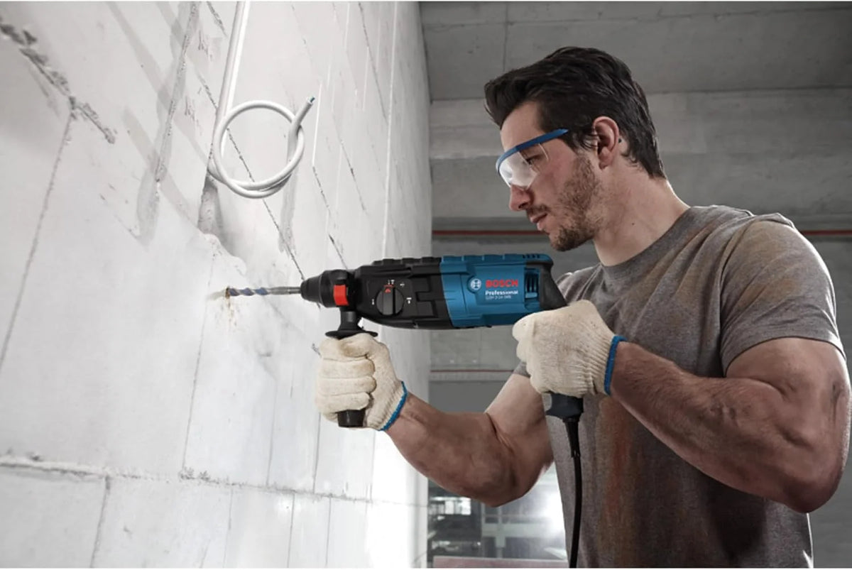 Bosch Professional: młot udarowo-obrotowy GBH 240 (790 W, energia udaru 2.7 J, uchwyt SDS plus, ogranicznik głębokości, walizka)