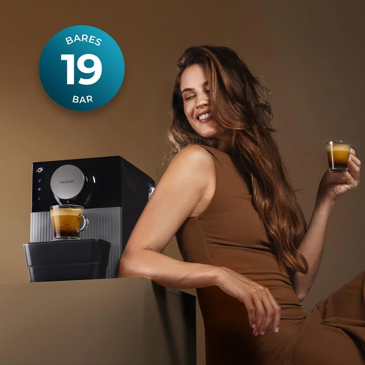Cecotec Ekspres do kawy Superautomatyczny kompaktowy Cremmaet Cube 1350 W, system prasowania 10 g, system wstępnego zaparzenia, 19 barów, system Thermoblock, 5 poziomów mielenia, dotykowy panel