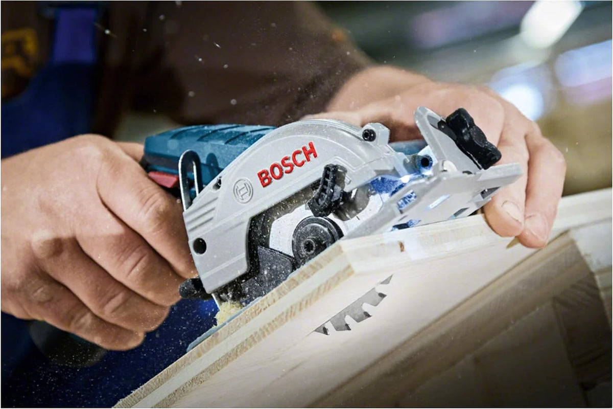 Bosch Professional System profesjonalny 12 V firmy : akumulatorowa pilarka tarczowa GKS 12V-26 (Ø tarczy: 85 mm, bez akumulatorów i ładowarki, walizka L-BOXX 136)