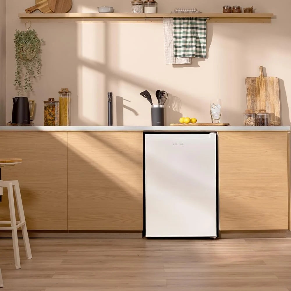 Cecotec Zamrażarka Szafa 97 L Bolero CoolMarket TF 97 White. Klasa energetyczna E, Kompaktowa konstrukcja, drzwi odwracalne, 3 szuflady, wymiary 55,1 x 57,5 x 83,5 cm, kolor biały