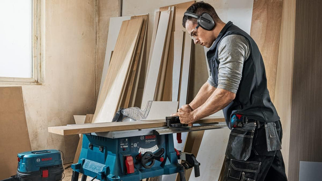 Bosch Professional: stołowa piła tarczowa GTS 254 (1 800 W, średnica tarczy pilarskiej 254 mm, prędkość obrotowa bez obciążenia 4 300 obr./min)