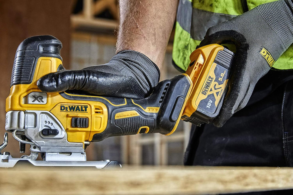 Wyrzynarka 18,0V Głębokość Cięcia 135mm 2x5Ah TSTAK DCS335P2 DeWalt