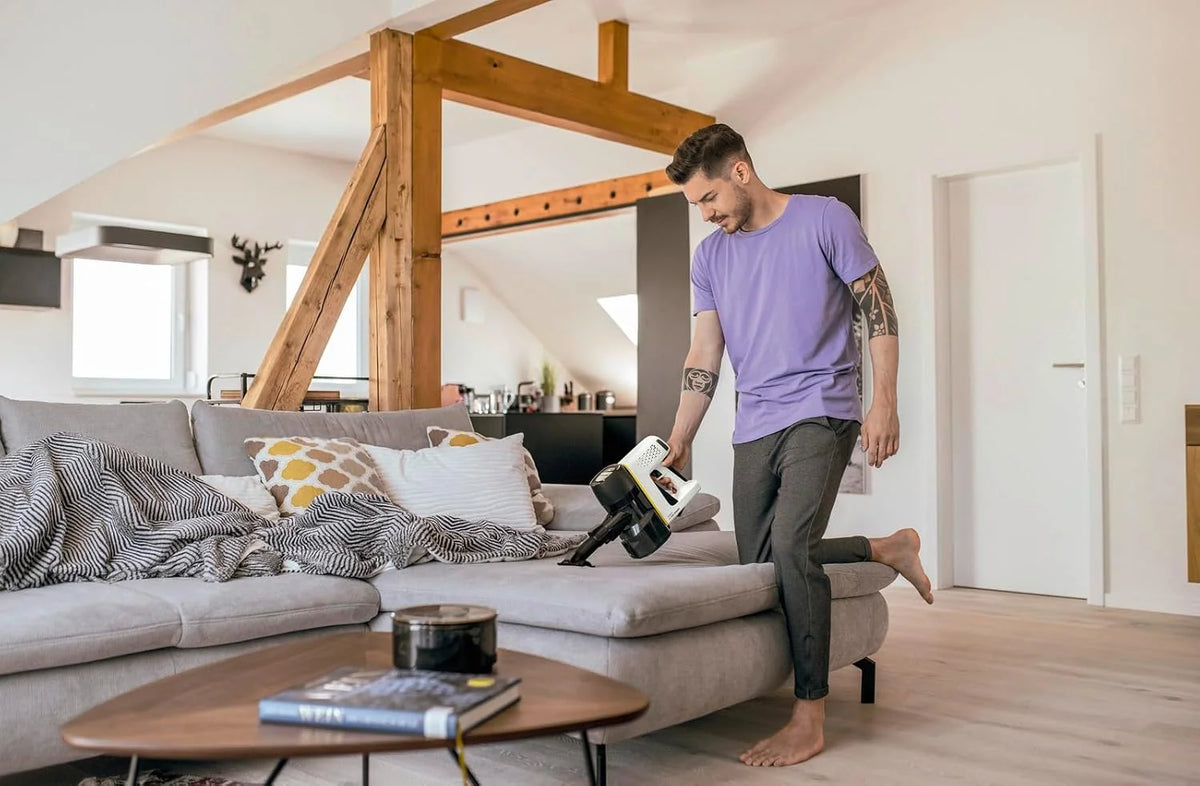 Kärcher Odkurzacz akumulatorowy VC 4 Cordless myHome, 2 poziomy ssania, czas pracy: do 30 min, waga: 2,3 kg, akumulator, ładowarka, uchwyt ścienny, ssawka do podłóg i szczelin, szczotka do kurzu