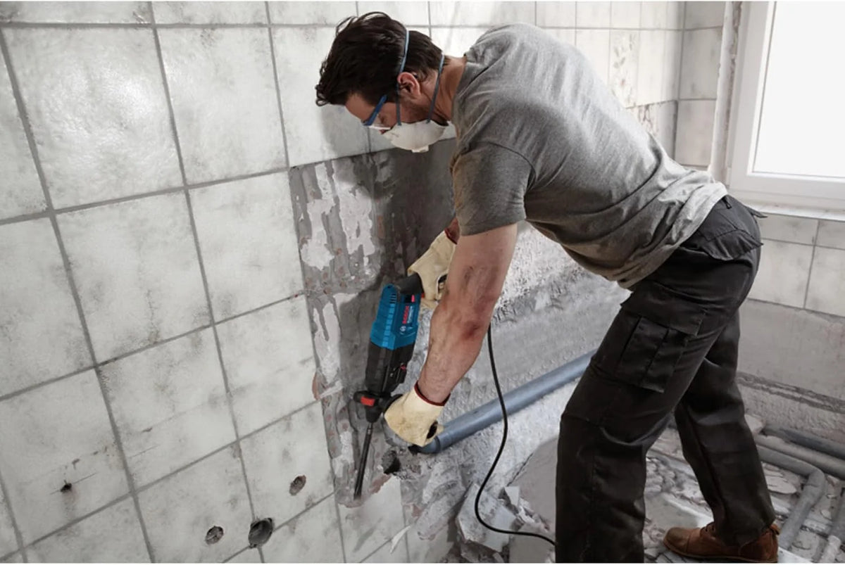 Bosch Professional: młot udarowo-obrotowy GBH 240 (790 W, energia udaru 2.7 J, uchwyt SDS plus, ogranicznik głębokości, walizka)