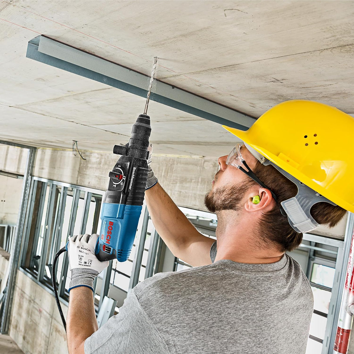 Bosch Professional: młot udarowo-obrotowy GBH 2-26 F (830 W, energia udaru 2.7 J, wymienny uchwyt SDS plus, walizka)
